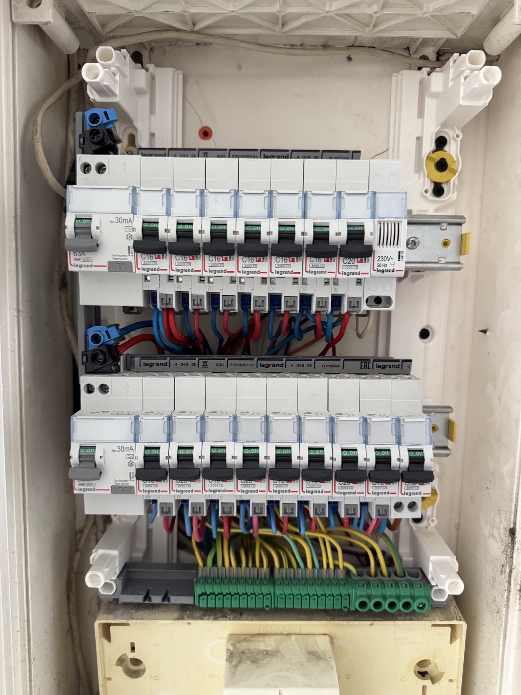 Tableau électrique neuf posé par CLP Électricité à Nice